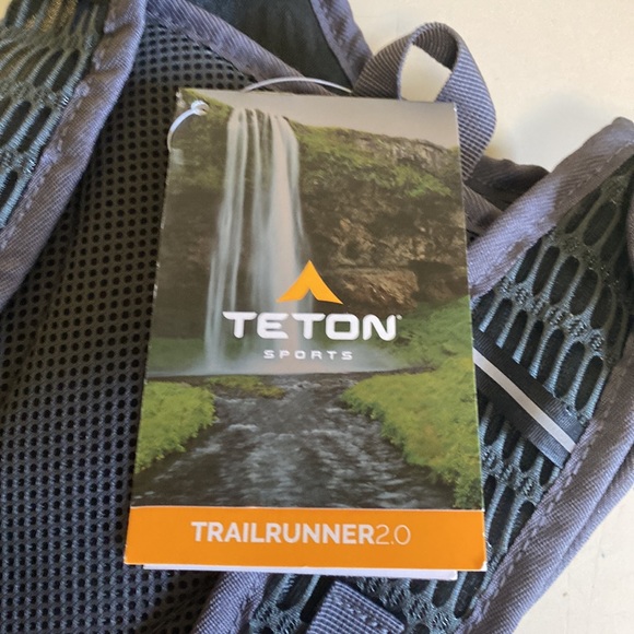 Brand New TETON Sports TrailRunner 2 Hydration Pack; 2-Liter with Water Bladder - Picture 6 of 7